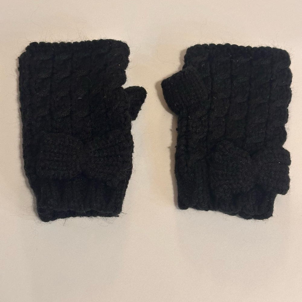 Black Bow Fingerless Gloves - Picture 4 of 5